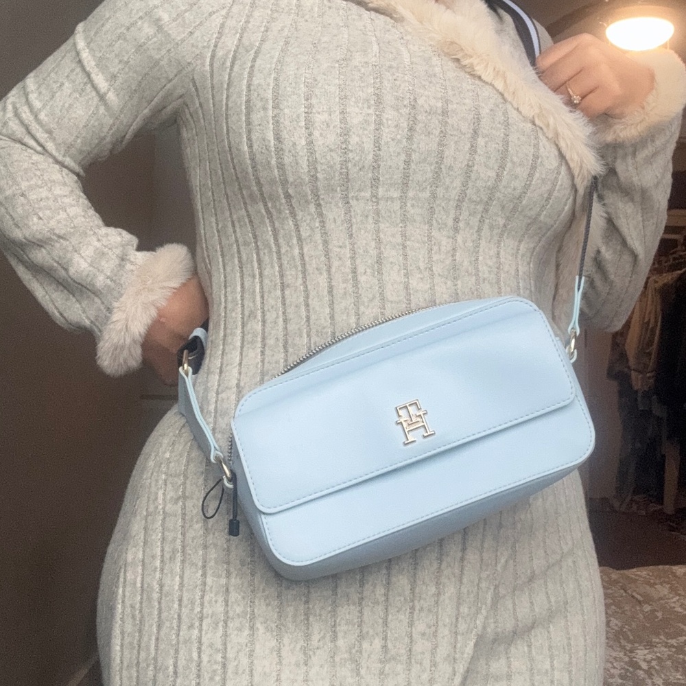 Tommy Hilfiger Kiara II Flap Camera Crossbody – Light Blue